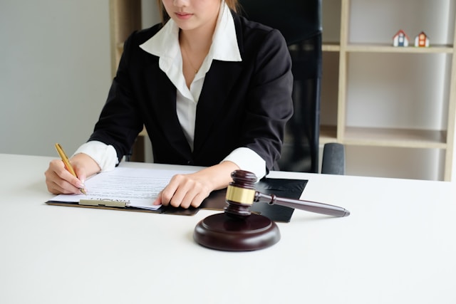 female-lawyer-gavel-pic.jpg